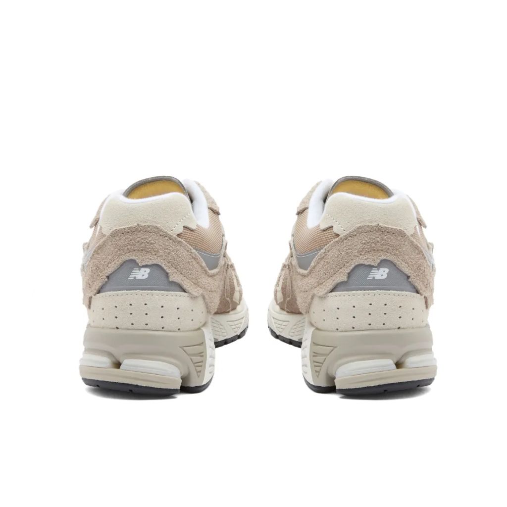 END Clothings US Deals: New Balance 2002RD Unisex Sneakers