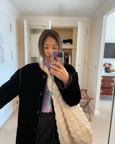 Jennie from Blackpink wearing COS Quilted Bag